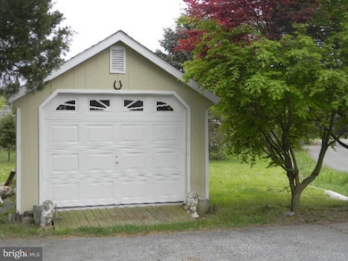 32 Machamer Rd, Douglassville, PA 19518 - photo 4