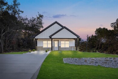 907 Pease River Dr, Granbury, TX 76048 - photo 2