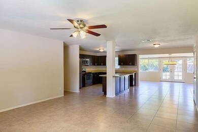 4110 E Oak St-6