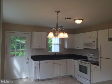 16 Chesterfield Ct, Southampton, NJ 08088 - photo 3