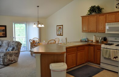 Kitchen & Dining