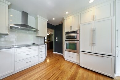STATE OF THE ART KITCHEN WITH INDUCTION COOKING VI