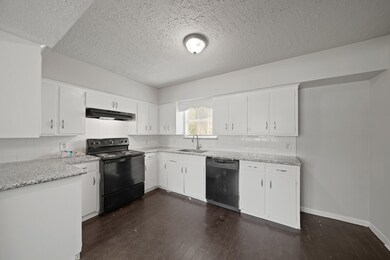 515 S Durant St, Alvin, TX 77511 - photo 5