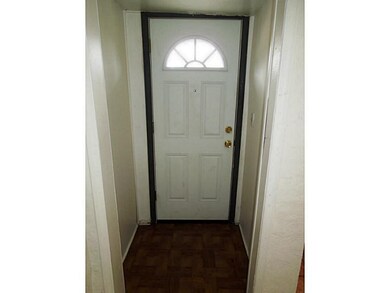 Entry/Foyer.