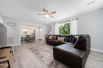 400 W Poplar St (21 of 48)