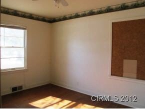 208 E Sycamore St, Converse, IN 46919 - photo 6