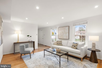 11411 Delsignore Dr, Fairfax, VA 22030 - photo 6