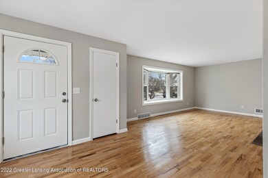 2614 Fairfax Rd, Lansing, MI 48910 - photo 7