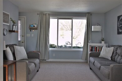 4041 Jodi Dr, Waterloo, IA 50701 - photo 2