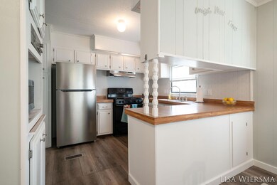 9-web-or-mls-155-e-48th-st-28
