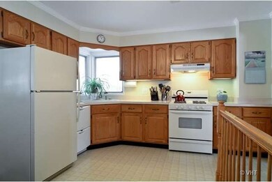 1216 Wayne Dr, Des Plaines, IL 60018 - photo 3