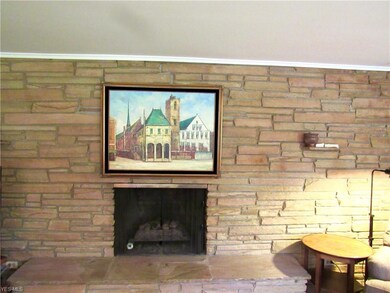 Gas log fireplace
