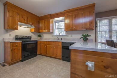 Bright, beautiful Kitchen
