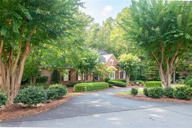 Convenient circle driveway