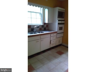 114 E Stewart Ave, Lansdowne, PA 19050 - photo 4