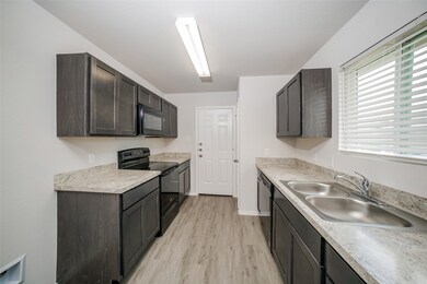 416 Brushback Dr, Huntsville, TX 77320 - photo 5