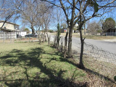 611 N Mill St, Weatherford, TX 76086 - photo 3