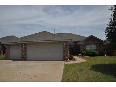 512 Loyd Ln, Moore, OK 73160 - photo 2