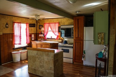 1820 Private Road 233, Hondo, TX 78861 - photo 6