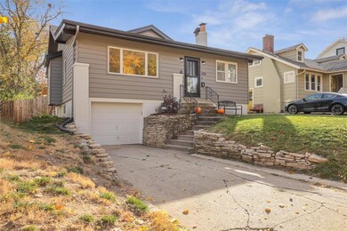 2511 40th St, Des Moines, IA 50310 - photo 3