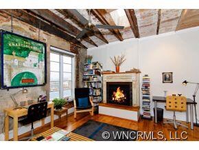 LR with Gas Fireplace