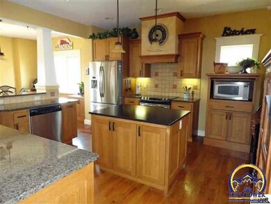 3532 SW Welton Grove Cir, Topeka, KS 66610 - photo 3