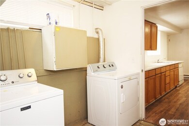 2413 SW Graham St, Seattle, WA 98106 - photo 7