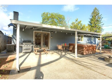 703 Sandra Ln, Central Point, OR 97502 - photo 2