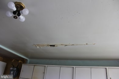 3204 Gorham Ct, Halethorpe, MD 21227 - photo 4