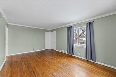 11 E Navajo Ln, Kansas City, MO 64114 - photo 5