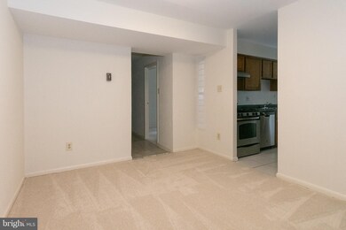 11248 Chestnut Grove Square unit 27, Reston, VA 20190 - photo 7