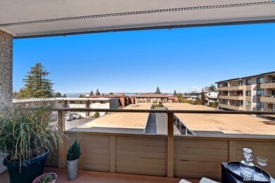 The Camelot Condominiums unit 310, Edmonds, WA 98020 - photo 4