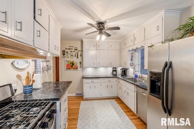 2411 N Myrtle St, Davenport, IA 52804 - photo 6