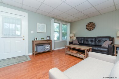 6 Pershing Dr, Schenectady, NY 12302 - photo 5