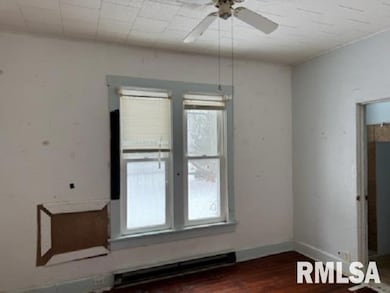 305 N Fulton St, Payson, IL 62360 - photo 7