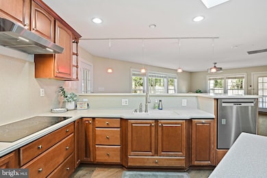 2918 Glenvale Dr, Fairfax, VA 22031 - photo 7