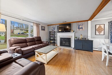 Natural sunlight & fireplace