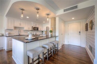 Winston Churchill Condominiums unit 404, Kansas City, MO 64112 - photo 5