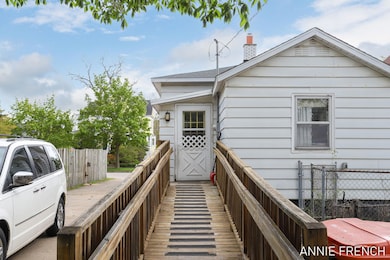 9-web-or-mls-69-e-13th-st