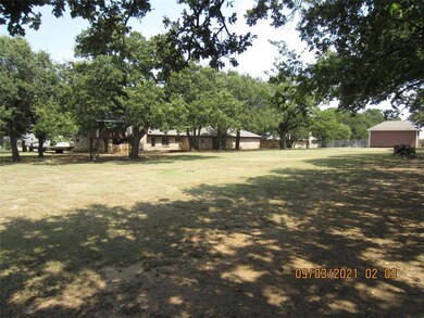 902 Greenbriar Dr, Joshua, TX 76058 - photo 6