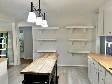 612 Hospital St, Tomball, TX 77375 - photo 4