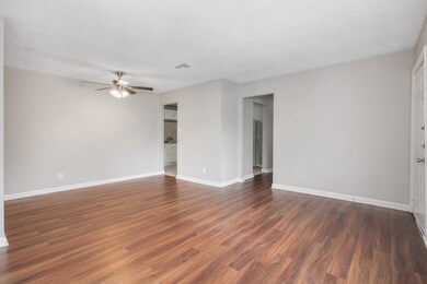 150 Hohldale St unit A, Houston, TX 77022 - photo 4