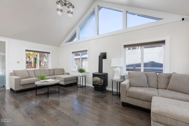 632 SW 32nd St, Lincoln City, OR 97367 - photo 4