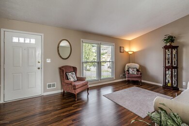 6812 Creedmoor Ct, Louisville, KY 40228 - photo 3