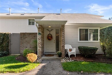 813 Williamsburg Cir, Warwick, RI 02886 - photo 2