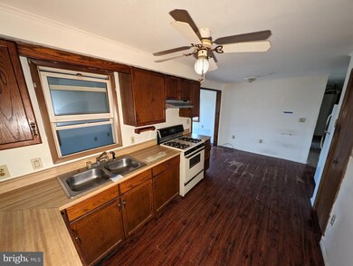 585 Grove Neck Rd, Earleville, MD 21919 - photo 5