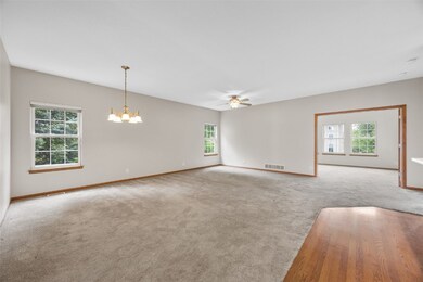 1816 Emmy Ln, Hiawatha, IA 52233 - photo 6