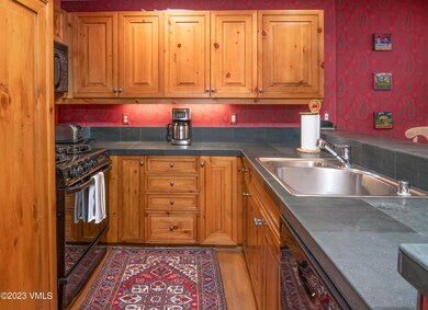61-Avondale-Ln-206-MLS_04