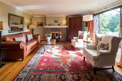Spacious living room ... perfect for grand piano .