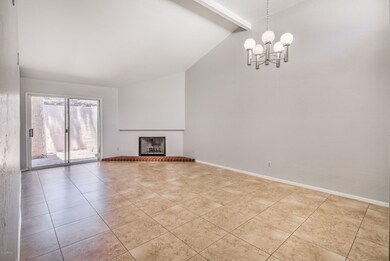 1828_s_river_dr_MLS_HID1113086_ROOM05liv